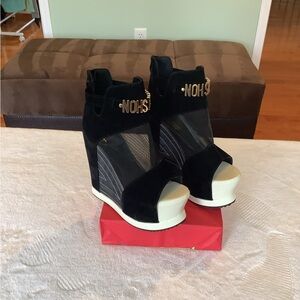 NWOB -Platform High Heel Wedge Sandals with Peep Toe